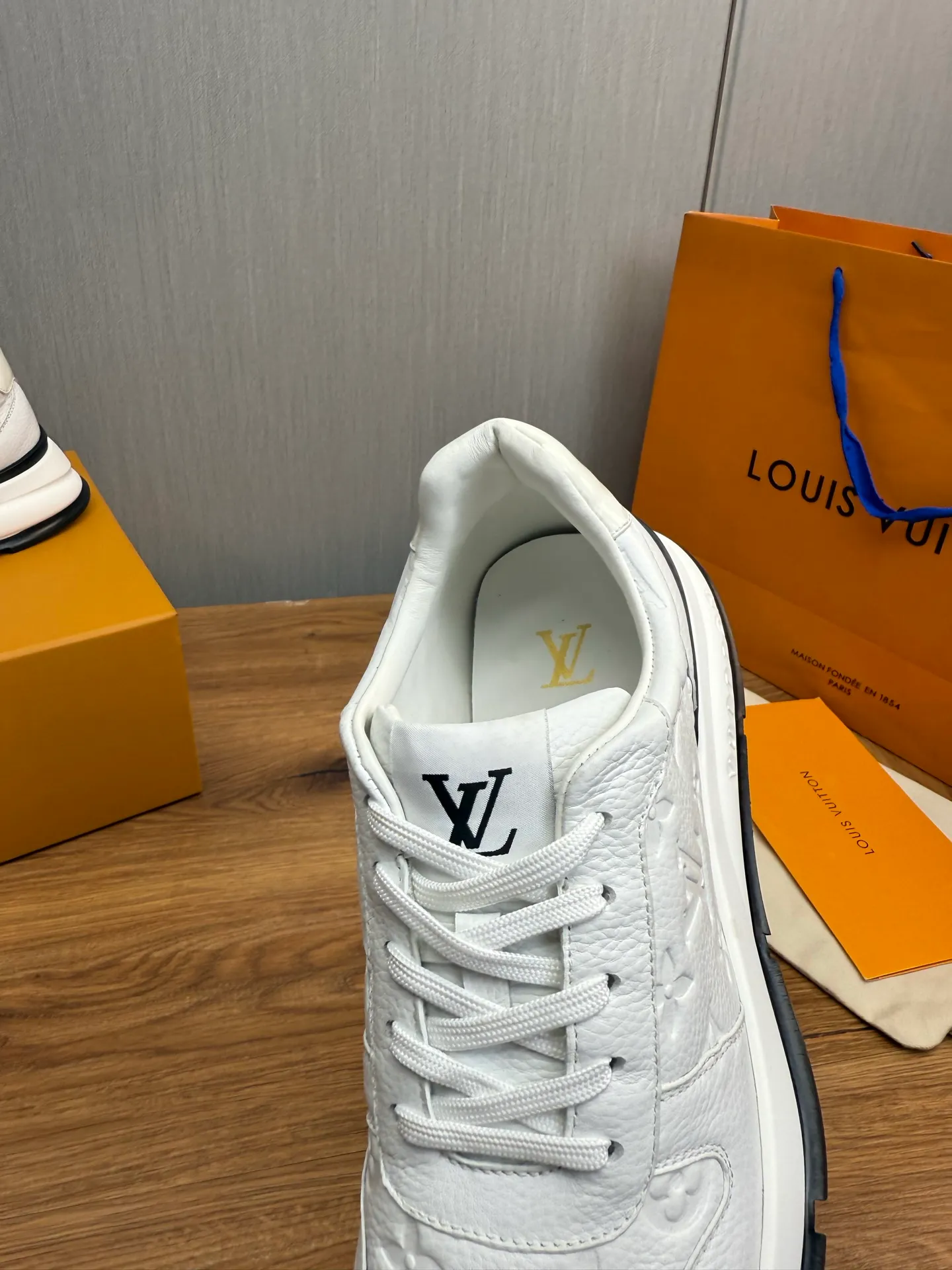 Men's men's shoes 💰840💰 LOUIS VUITTON [Luden Yiwei] The new trendy Lv is on the market 🎁, casual and fashionable men's shoes 👟Original 1:1 shipment✅ The upper is made of imported brand leather + cowhide lining, the original wear-resistant rubber outsole, the version is simple and elegant, exclusive for trendy men. 38-44 (customized at 38.45)